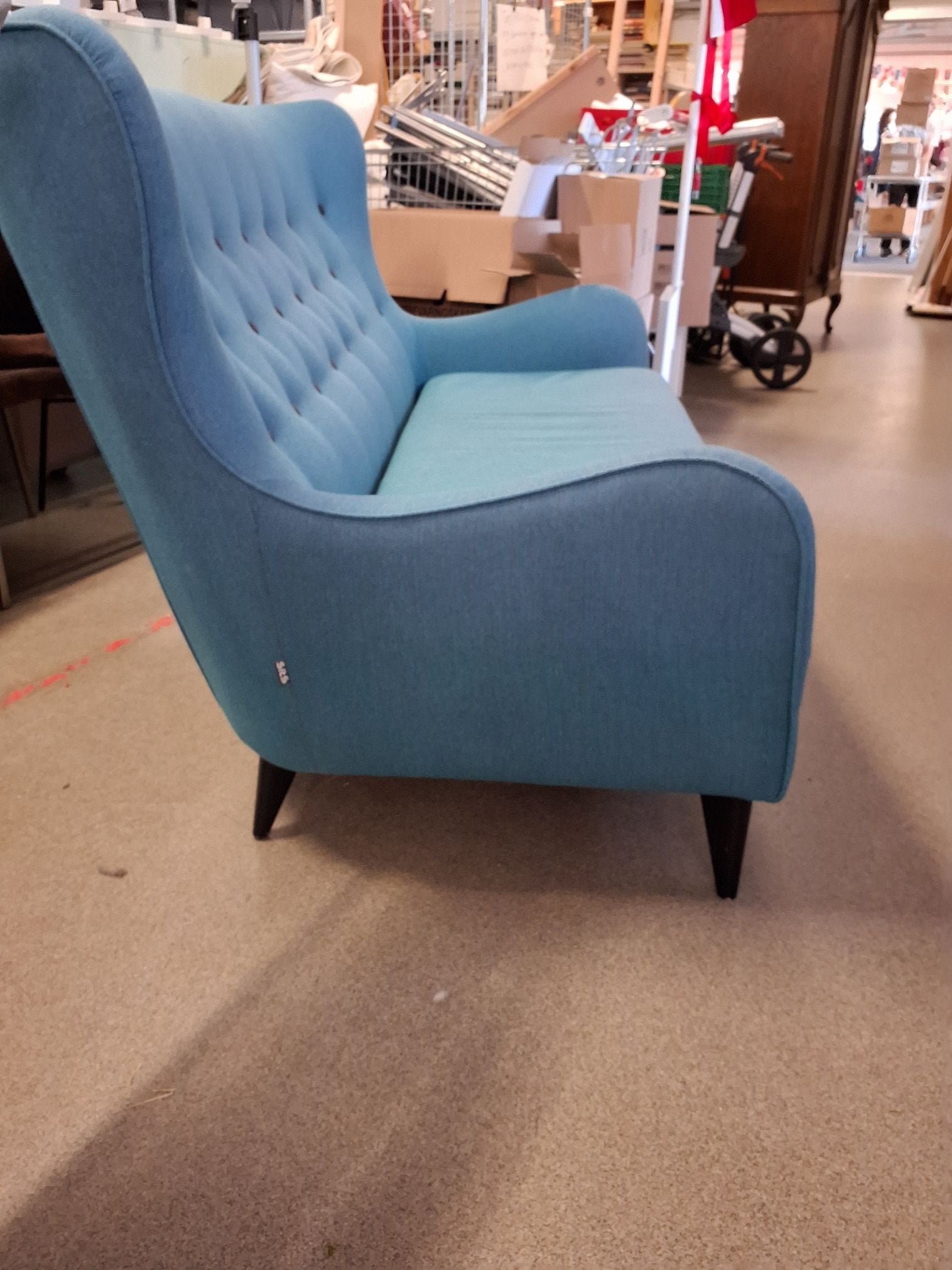 Højryggede blå stofsofa